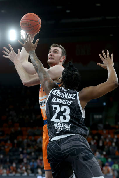 通过他的努 通过他的努